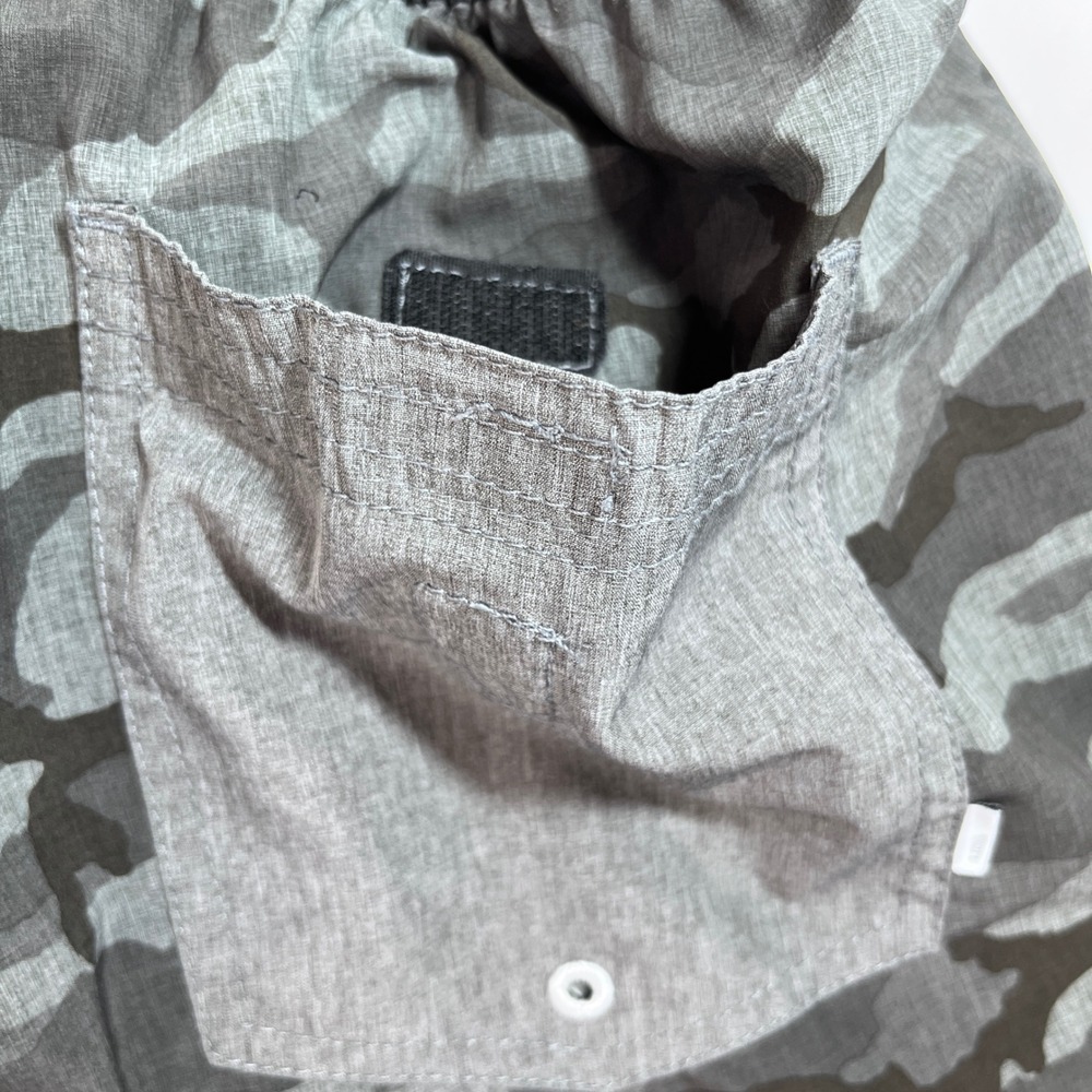 Vuori Kore Shorts Mens Size L Grey Camo Athletic Gym Lined 7.5 Inch Inseam - Picture 10 of 11